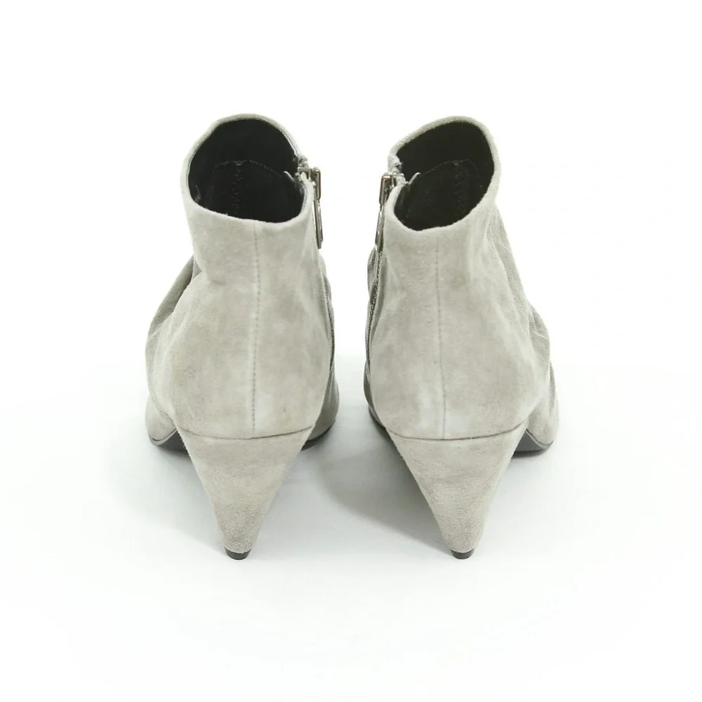 GABRIELLA ROCHA NiB Light Gray Suede Ankle Booties